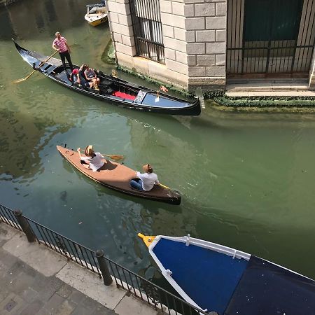 B&B Al Teatro With Canal View Venetië Buitenkant foto